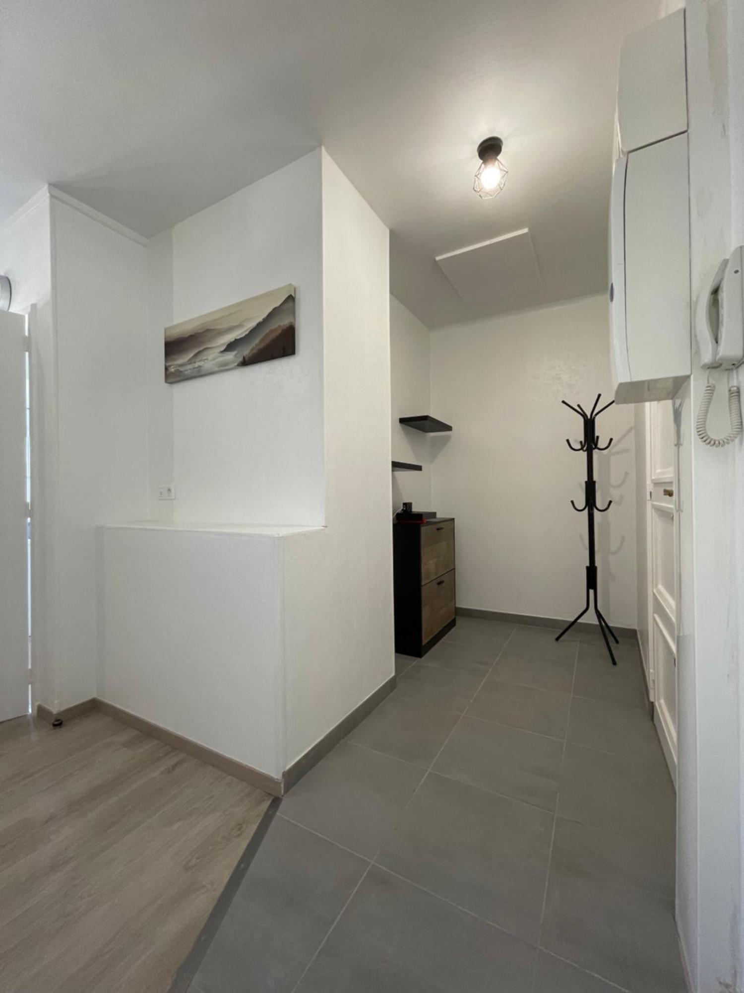 Appartement Renove Tout Equipe, Centre Ville, Proche De La Gare Et Commerce Flers  Exterior photo