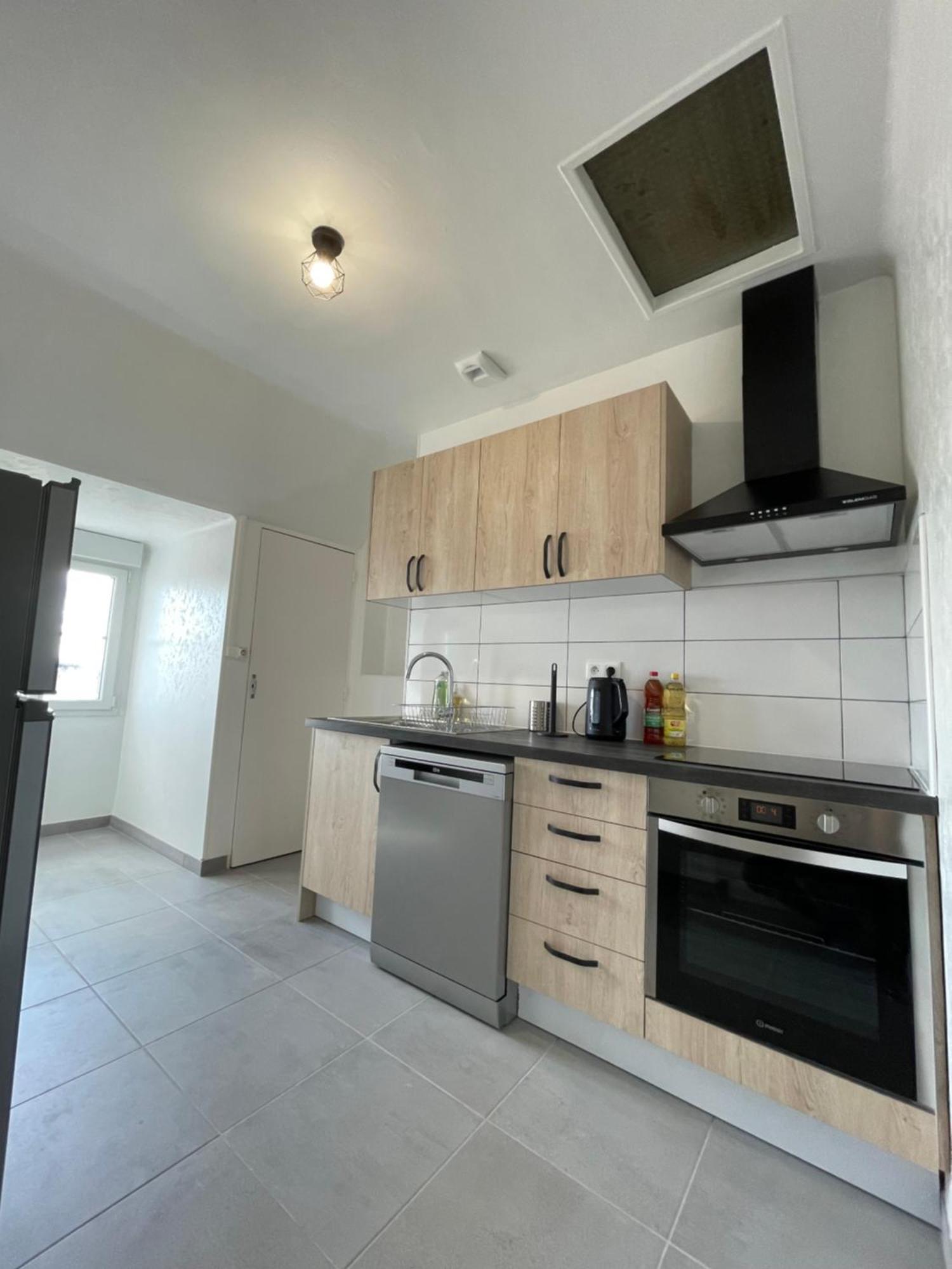 Appartement Renove Tout Equipe, Centre Ville, Proche De La Gare Et Commerce Flers  Exterior photo