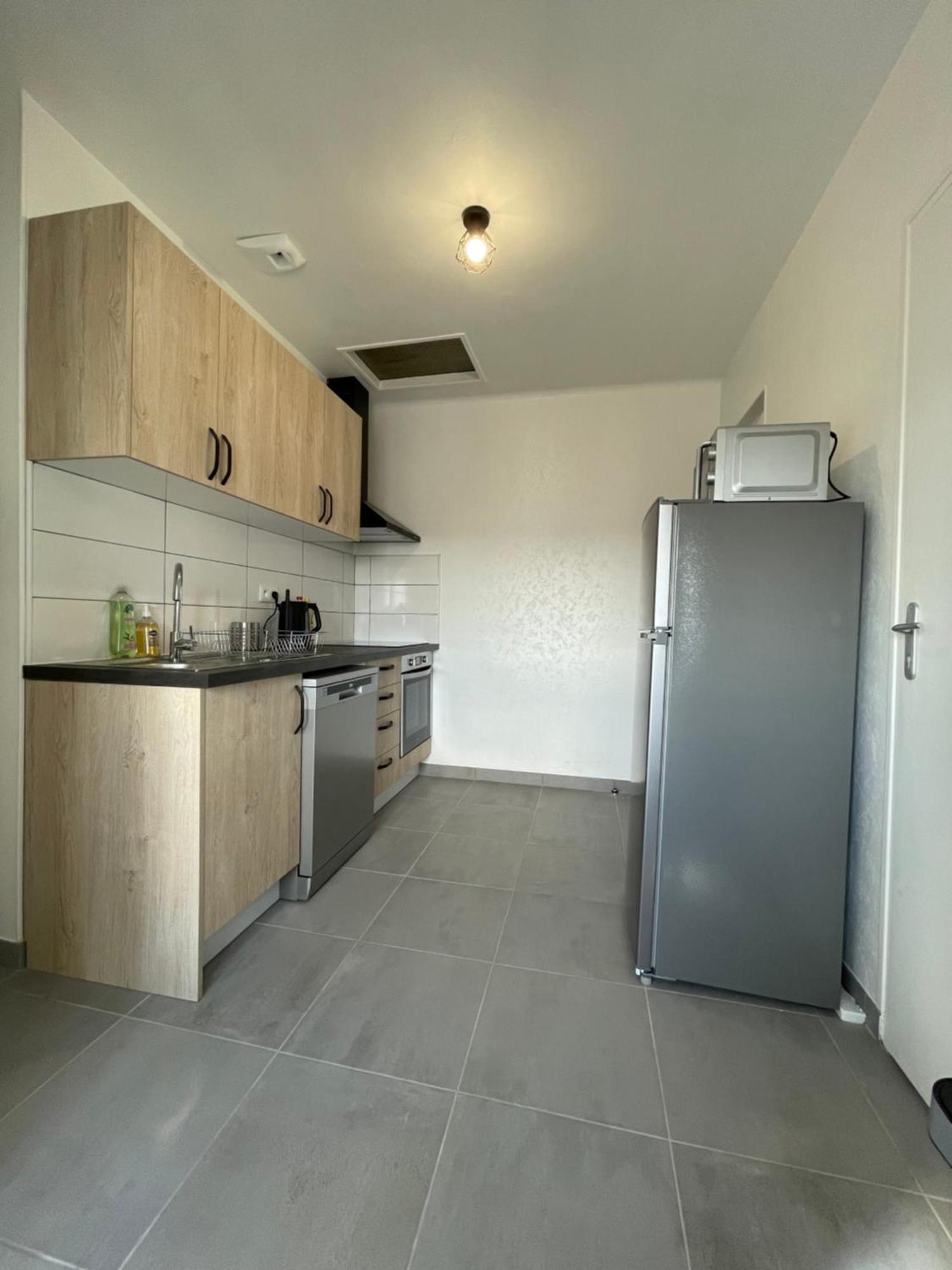 Appartement Renove Tout Equipe, Centre Ville, Proche De La Gare Et Commerce Flers  Exterior photo